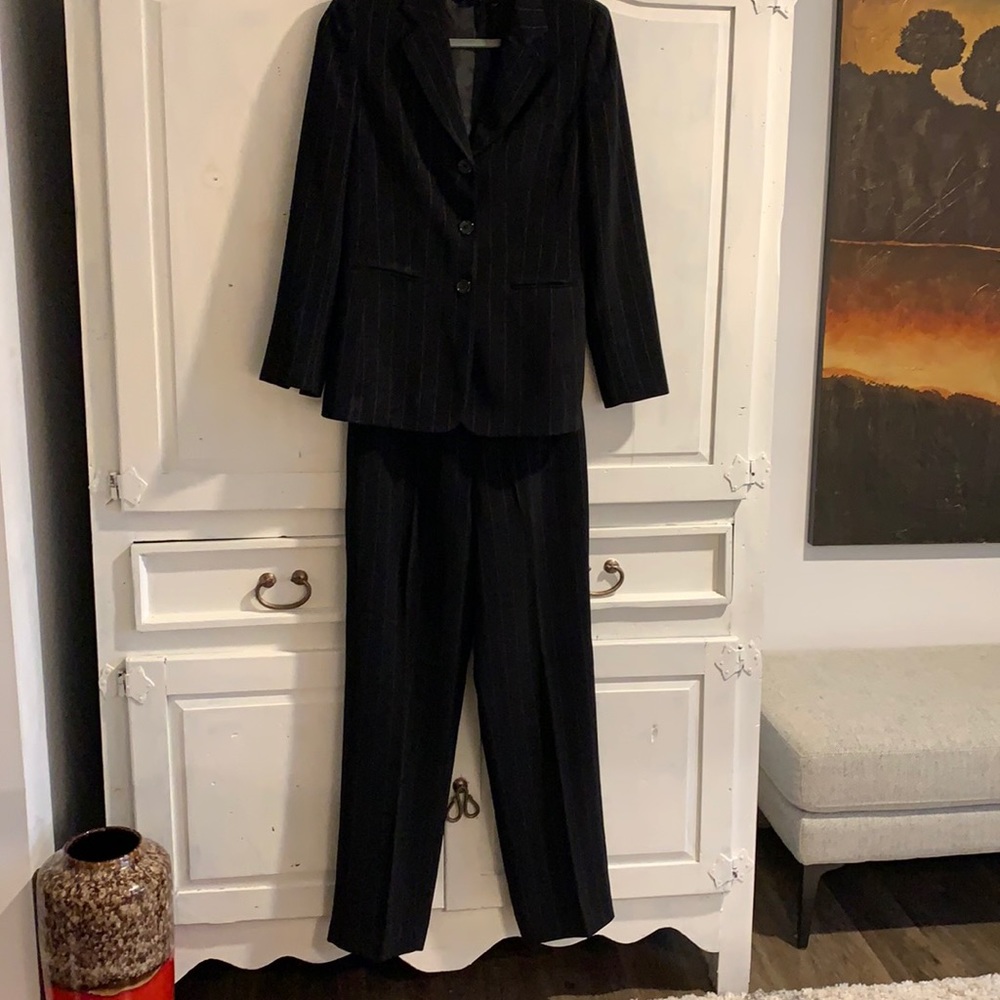 Ladies Suite by KASPER, color Black, size 4.